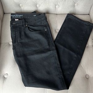 Banana Republic Traveler Black pants soft denim material size 32x30 Slim fit